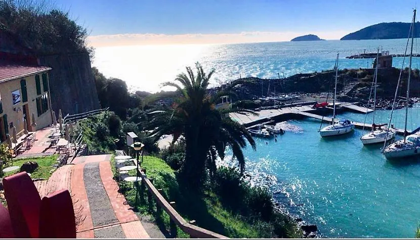 Affittacamere Scuola di Mare Santa Teresa Hotel Lerici Italia